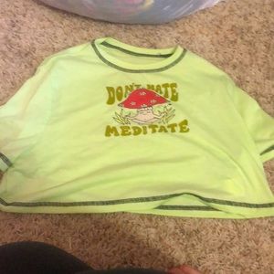 Good condition size small cropped tee pretty cute